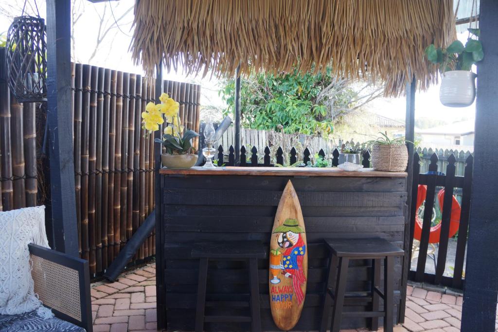 Palm Breeze - 4 bedroom -Walk to the beach