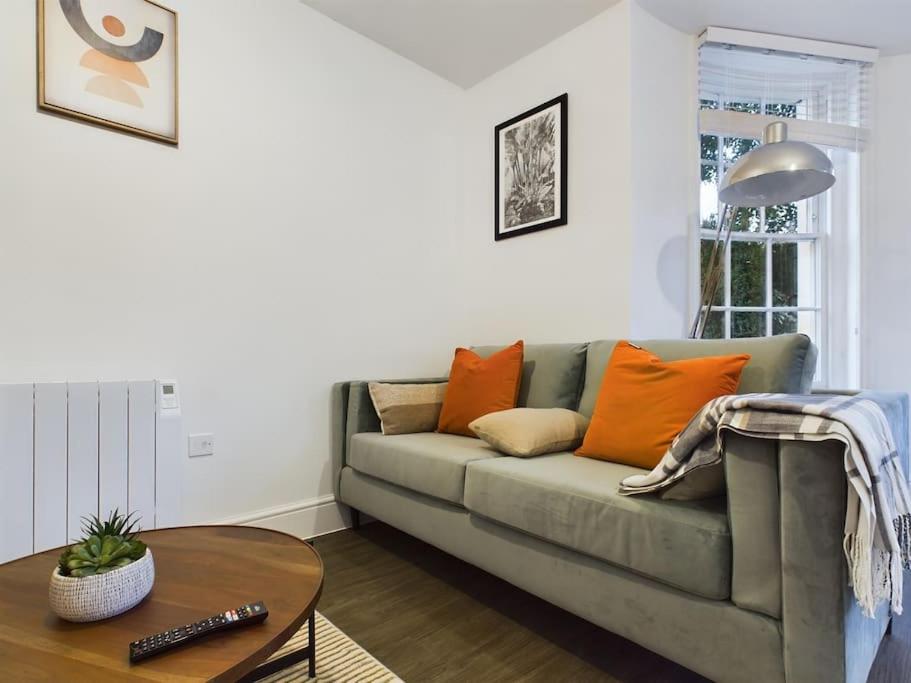 The Grove 1-Bed Cheltenham Town Centre Apartment with Private Parking - Tap to explore photos