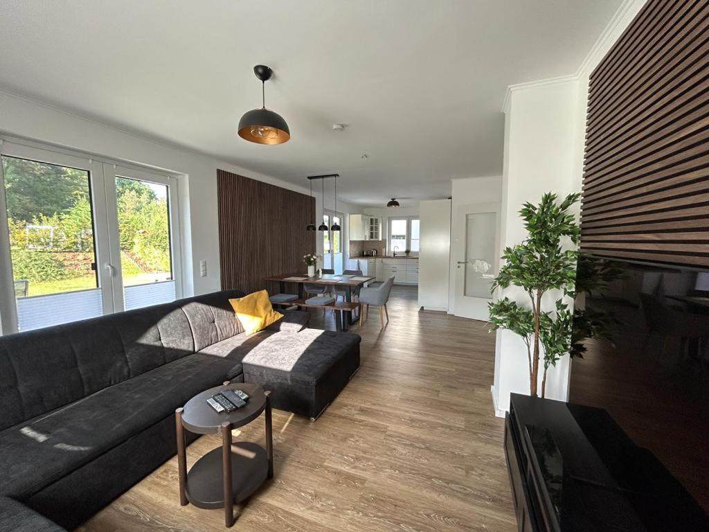 Exklusive Ferienwohnung bei Berlin, bis 5 Gäste, große Terrasse, Garten