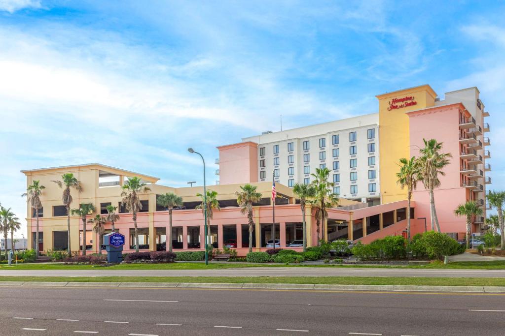 Hampton Inn & Suites Orange Beach/Gulf Front image
