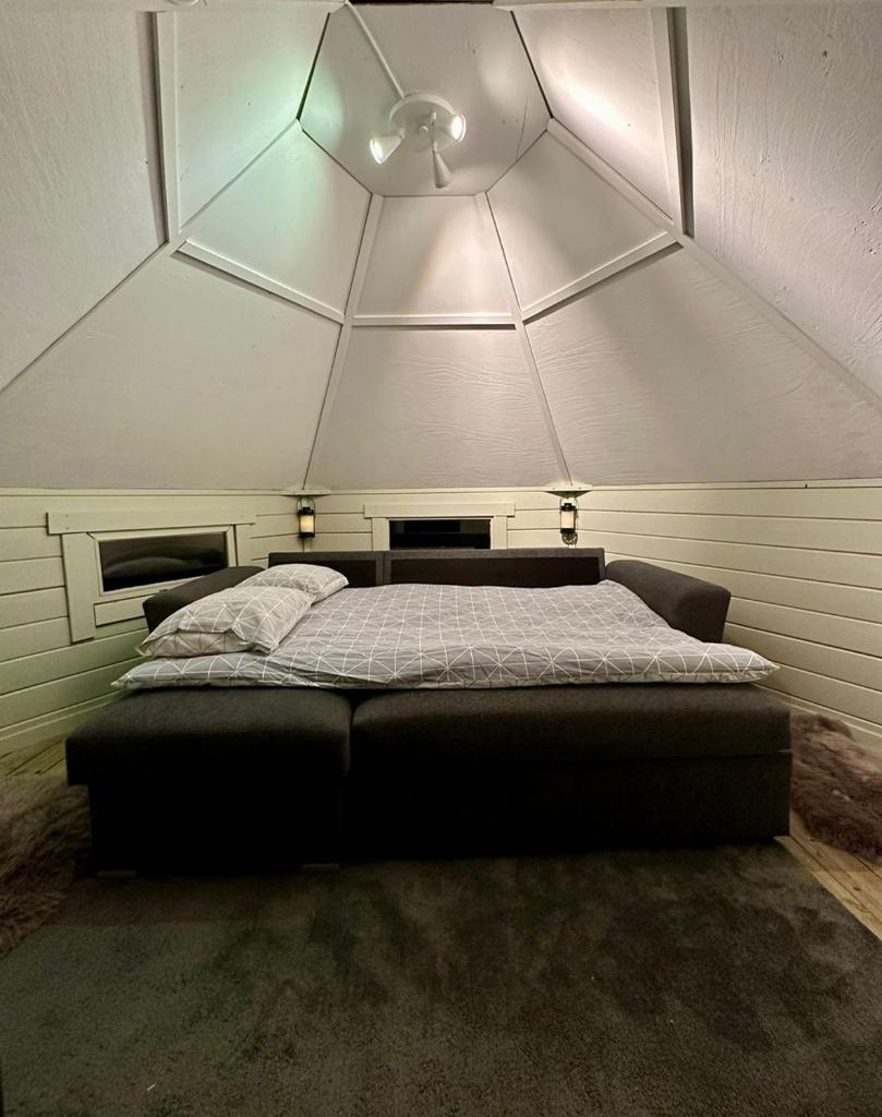 Camp Caroli Hobbit Hut photo 4