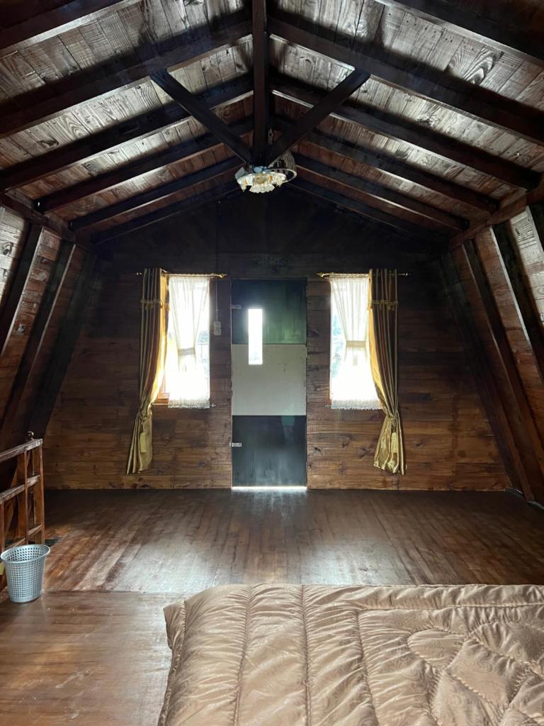 Ulina Villa Lokan A Berastagi photo 3