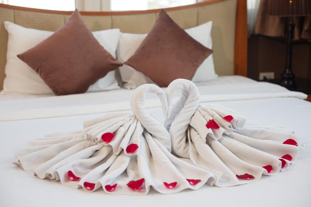 Golden Sunshine Villa Hotel and Travel