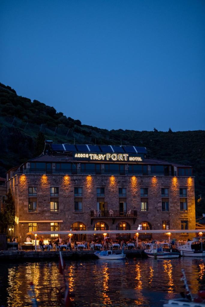 ASSOS TROY PORT HOTEL (+8) photo 4