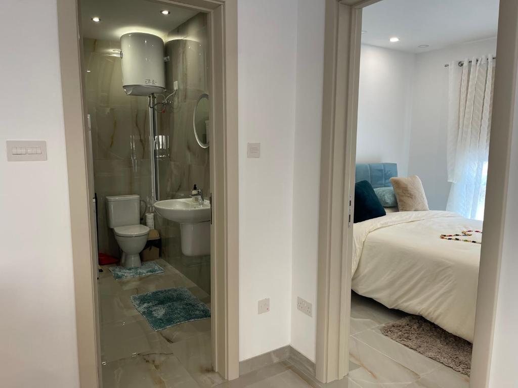 Maranello Court, Apartment 1 photo 4