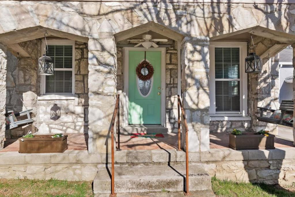 Stone Cottage 3 Bedroom Getaway - Stroll to DT Franklin - Historic Blakely House photo 3