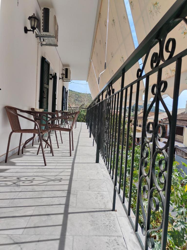 Vacation house in Stroggili photo 1