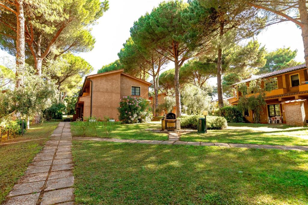 Residence with swimming-pool in Guardistallo surrounded by Nature photo 2
