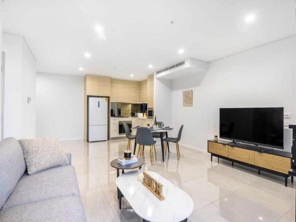 Location Oceanview luxury 1BR Apt steps to beach - Tap to explore photos