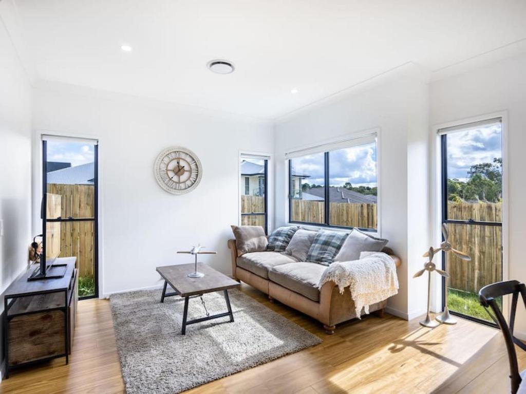 Cute 4BR Family Home in Calamvale photo 1