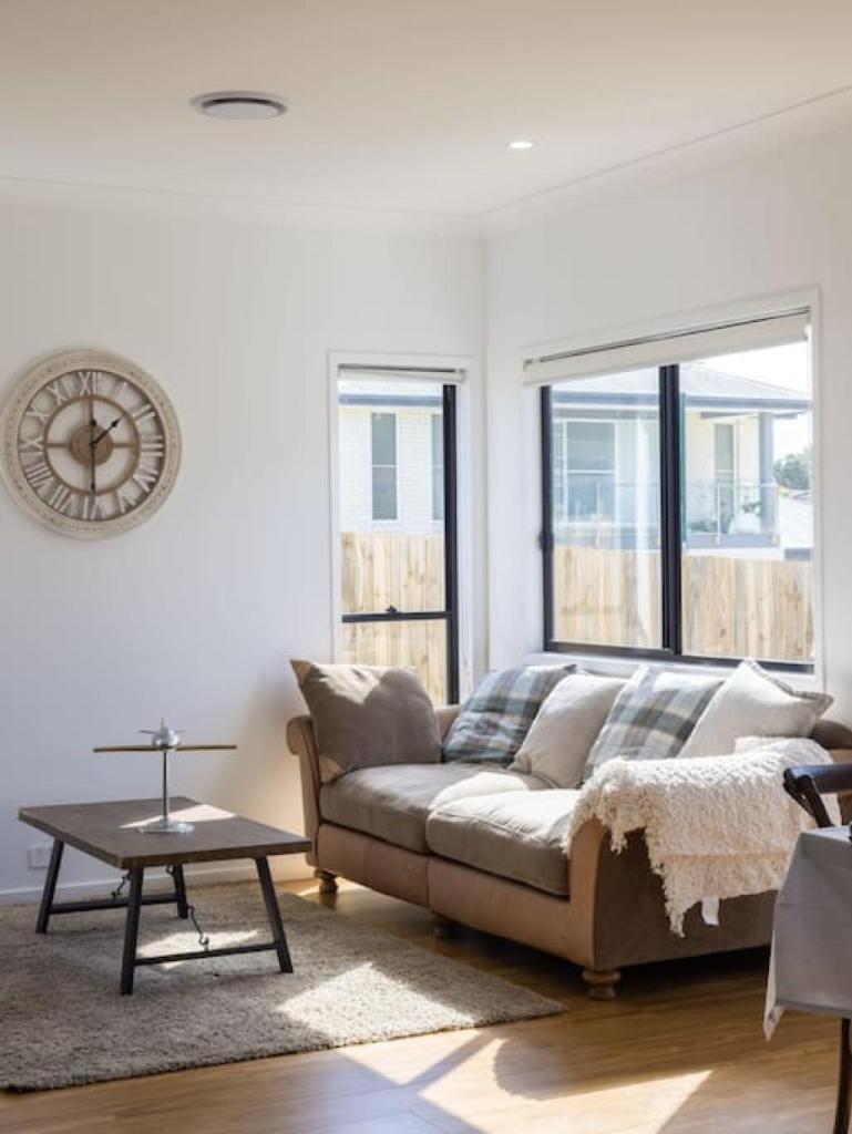 Cute 4BR Family Home in Calamvale photo 2