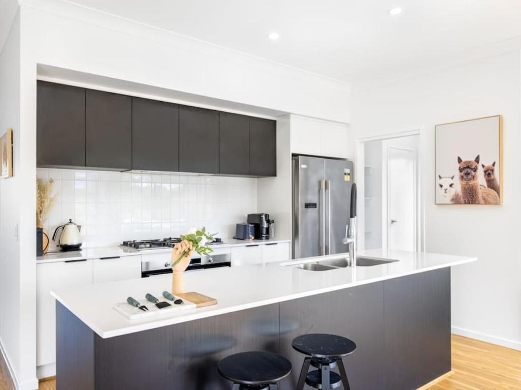 Cute 4BR Family Home in Calamvale photo 4