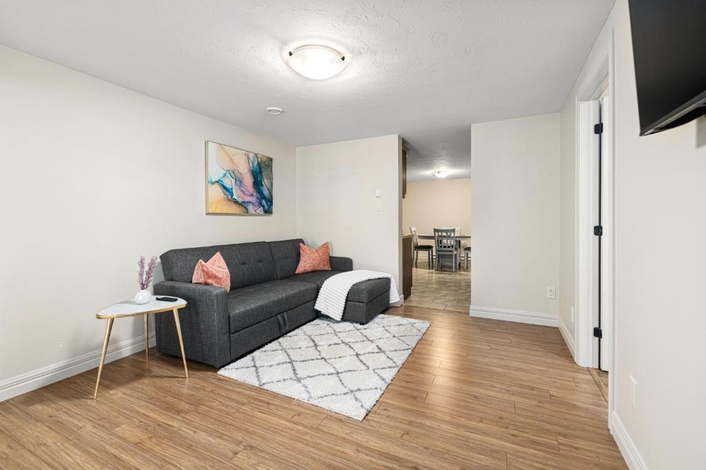 Quite 1 bedroom apartment. photo 1