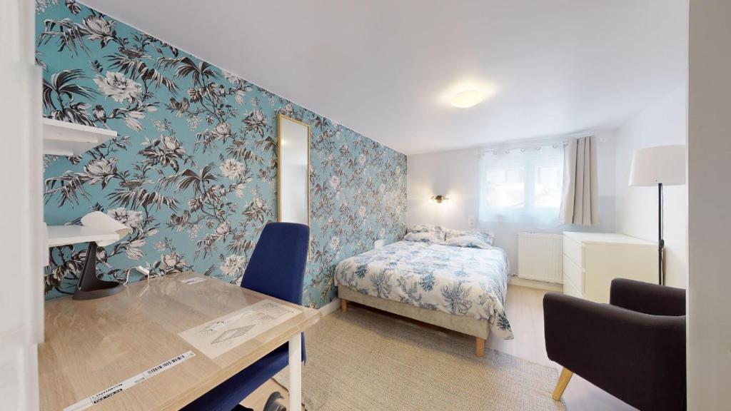 BLUE ROOM Chez Steve