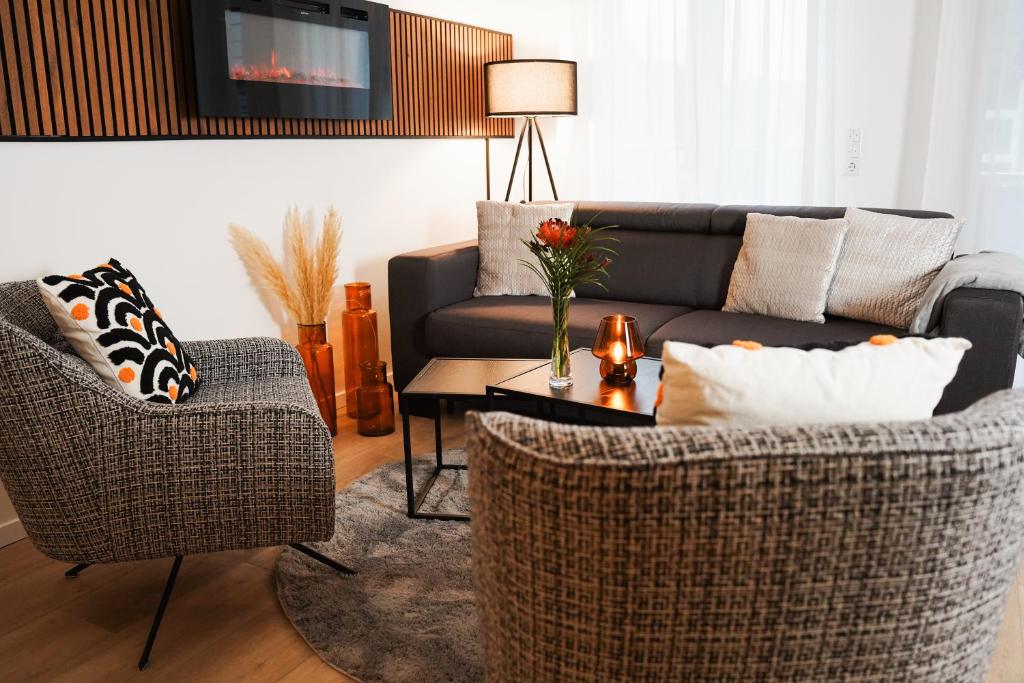 Stadtoase Wohnträumerei- Moderne Design Wohnung mit Ruhegarantie und gemütlichem Kamin in urbanem Ambiente photo 1