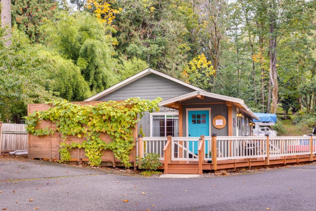 Peaceful Renton Retreat with Hot Tub Access! photo 1