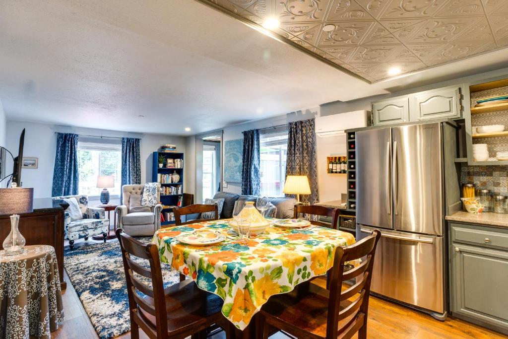 Peaceful Renton Retreat with Hot Tub Access! photo 2