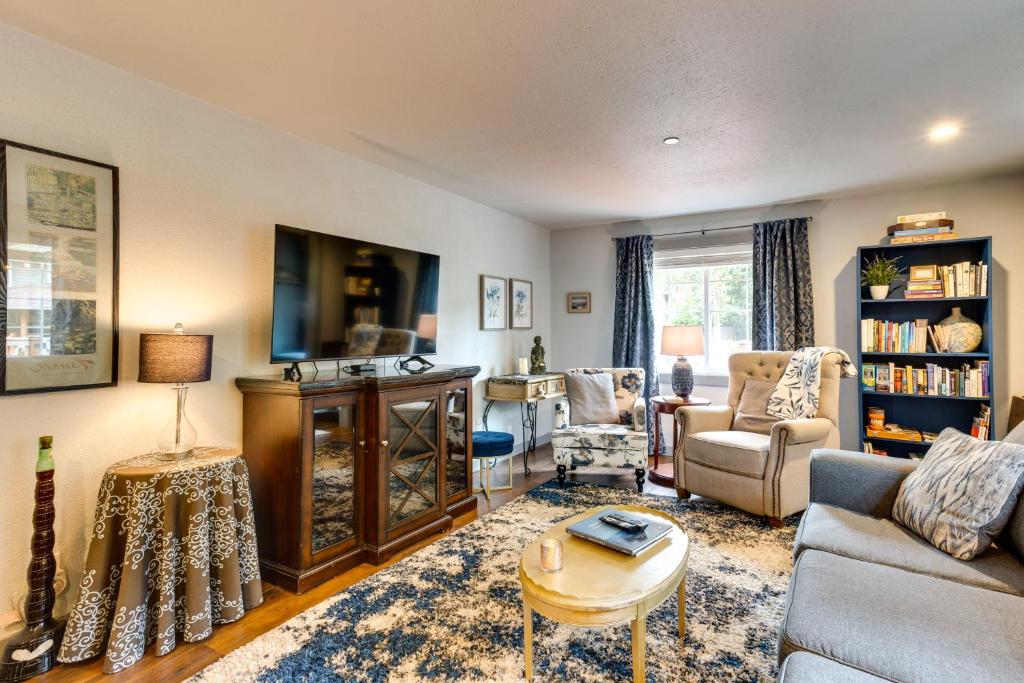Peaceful Renton Retreat with Hot Tub Access! photo 3