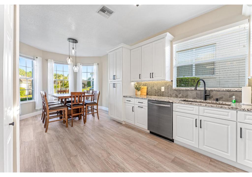 4BR Family Friendly Themed Pool Home Near Disney photo 3