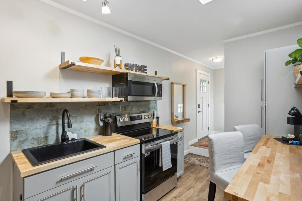 Pet-Friendly Kent Vacation Rental, Walk to Lake! photo 1