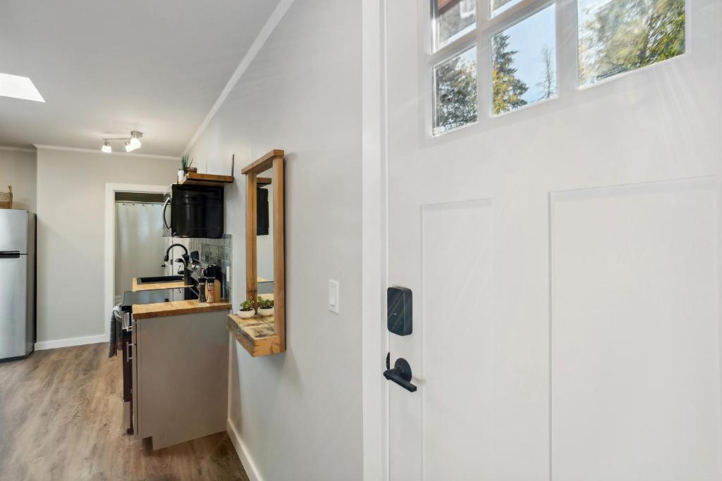 Pet-Friendly Kent Vacation Rental, Walk to Lake! photo 3