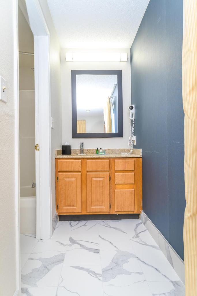 Philadelphia Suites at Airport - An Extended Stay Hotel photo 1