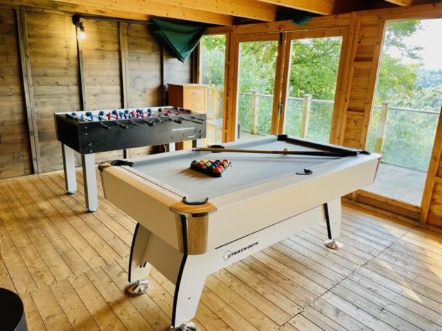 The Crest Hillside Retreat With Hot Tub photo 2