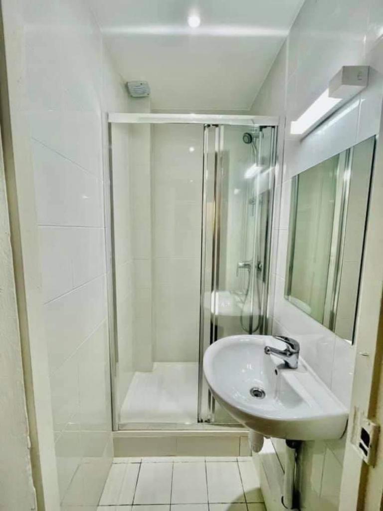 Room Private next to Train B 100meter, easy go to Centre Ville, not whole appartement photo 4