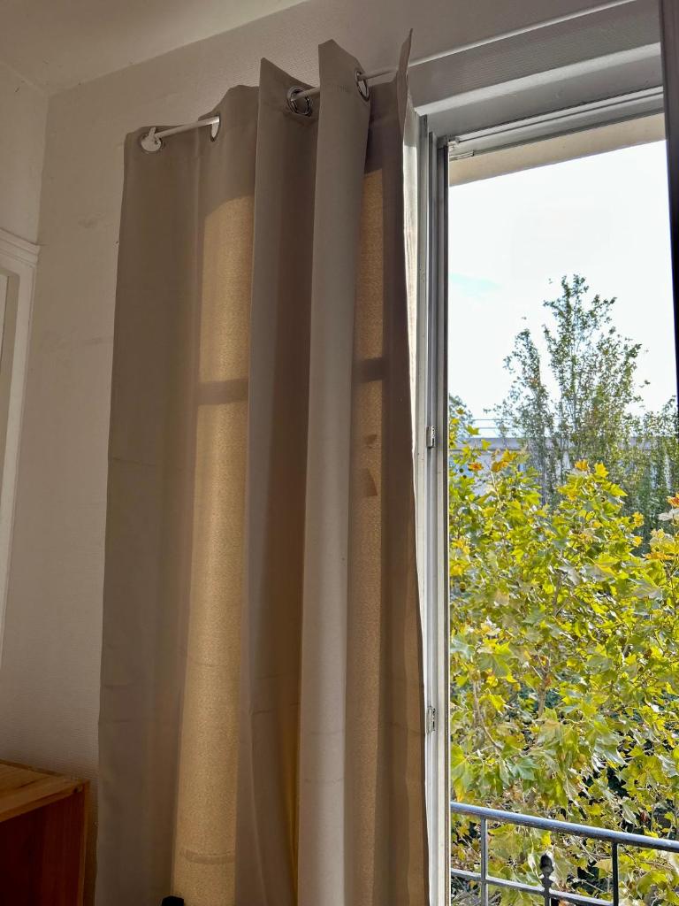 Room Private next to Train B 100meter, easy go to Centre Ville, not whole appartement photo 1