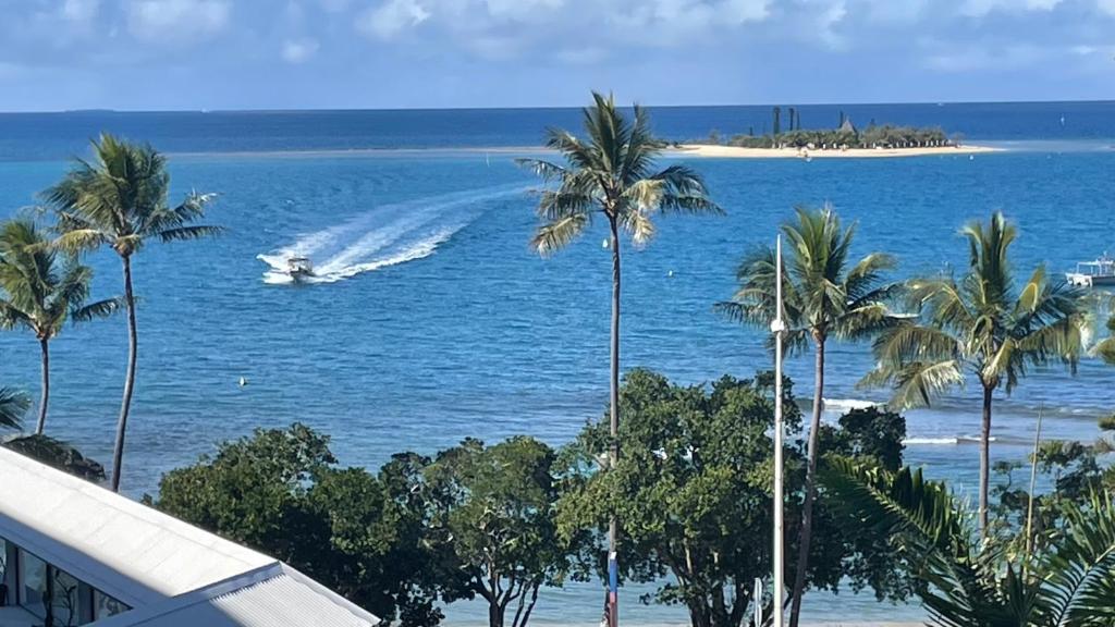 F1 standing vue mer Anse Vata photo 3