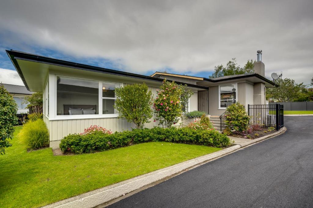 Belmont Pool Paradise - Havelock North Home