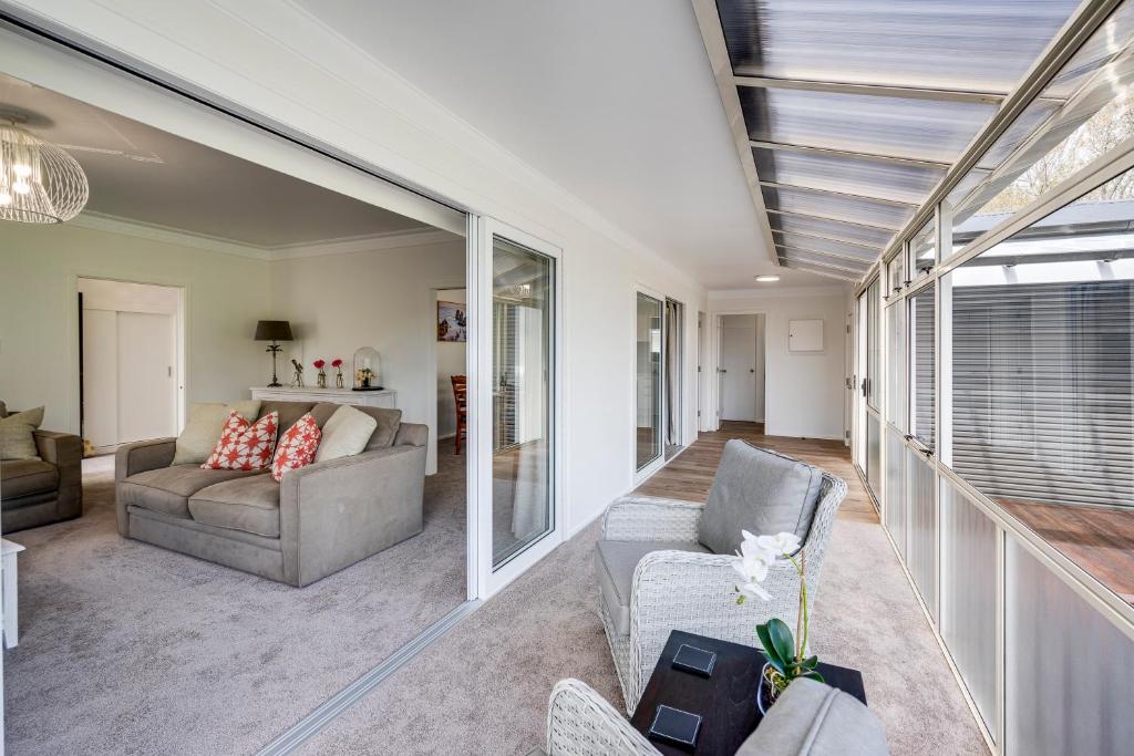 Belmont Pool Paradise - Havelock North Home photo 3