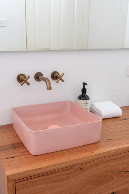 Shalimahs Secret-Beautifully Designed Luxe Cottage photo 2