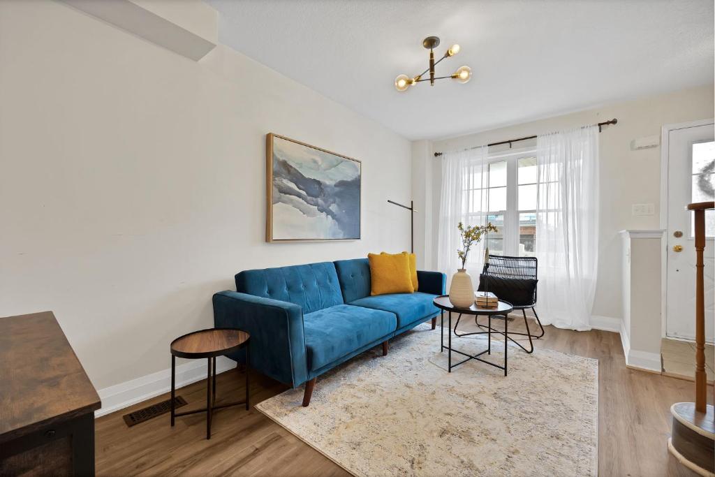 4 Bedroom Stunning House in Beautiful neighborhood photo 2