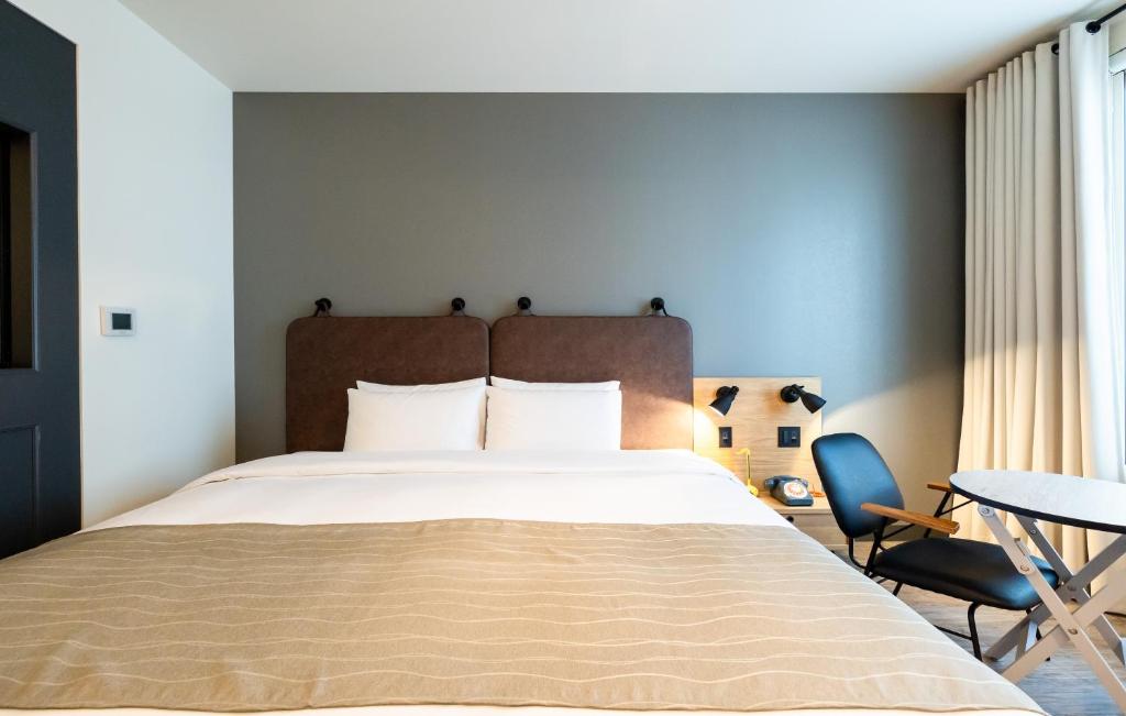 MOXY Osaka Honmachi by Marriott photo 1