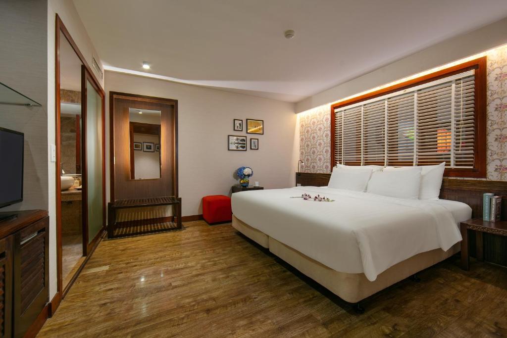 Khách sạn Oriental Suites 