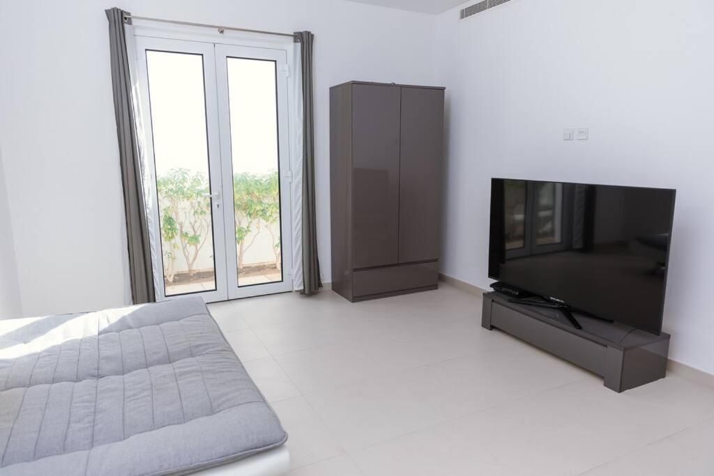 Private 5 Bed Villa / Next to Lagoon photo 1