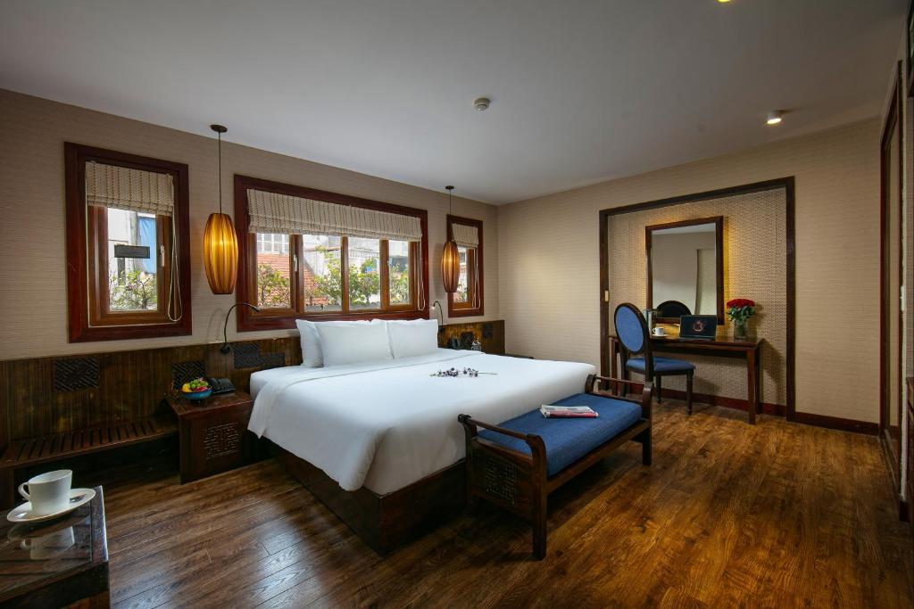 Khách sạn Oriental Suites 