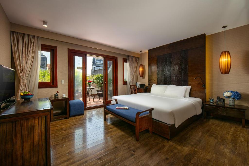 Khách sạn Oriental Suites 