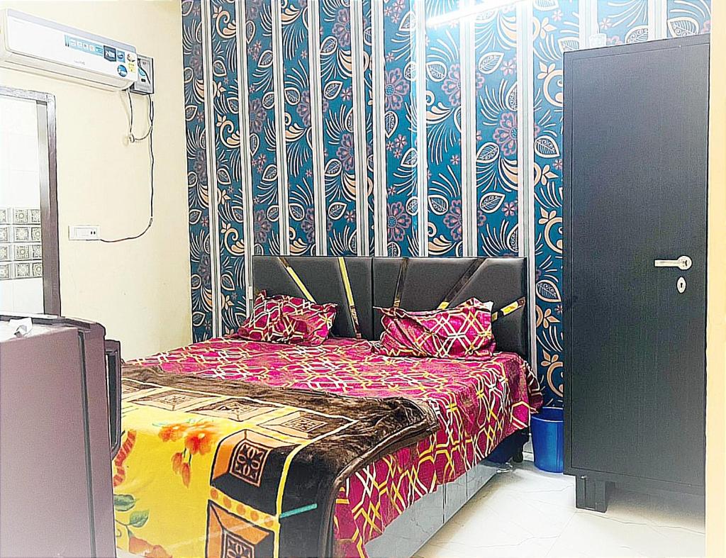 J.S APARTMENTS -- Hotel & Homestay -- Rooms for Students, Parents, Family & Couples photo 3