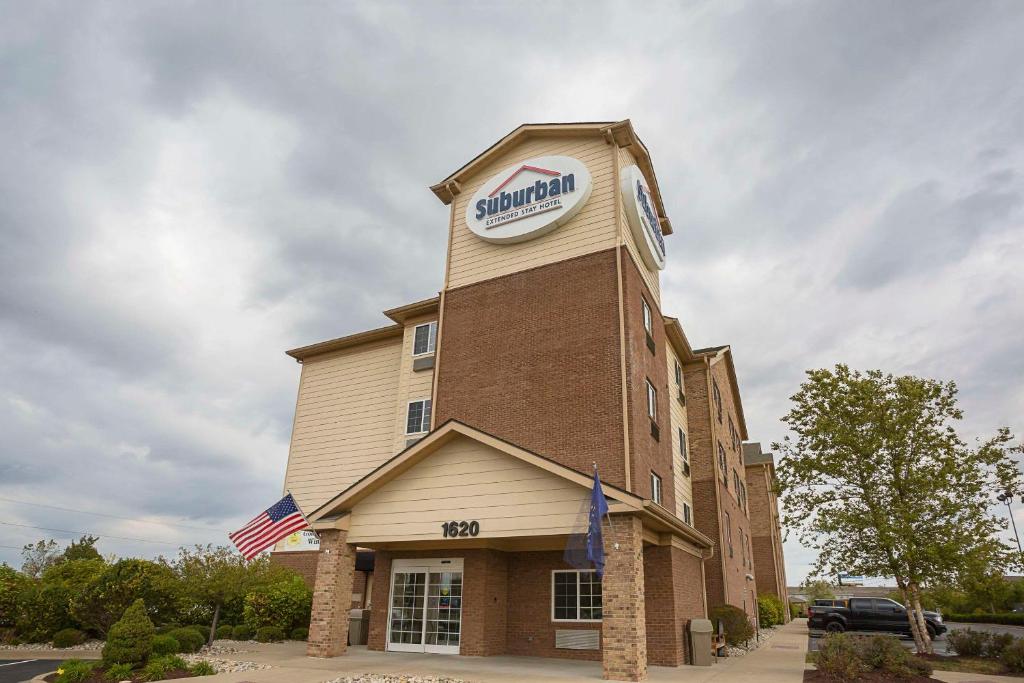 Suburban Studios Clarksville-Louisville North image