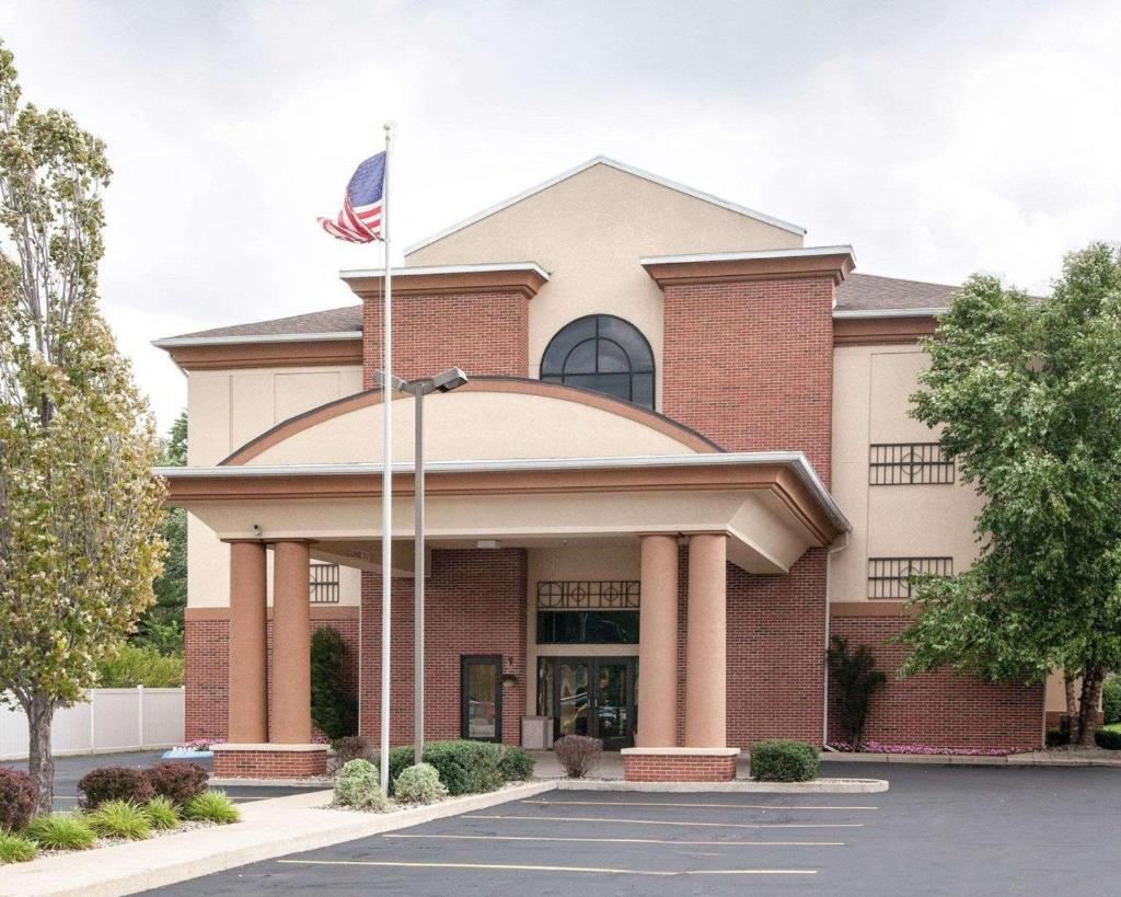 Quality Inn & Suites Niles image