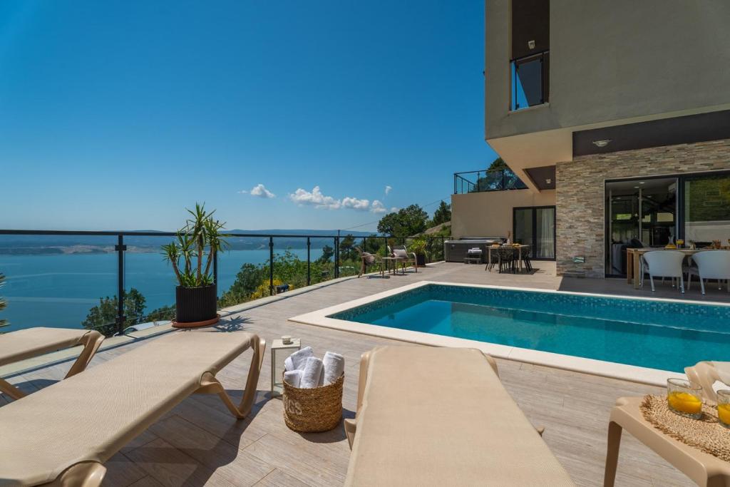 Seaview Villa Matea with 4 en-suite Bedrooms, Whirlpool, Sauna, Private pool photo 2