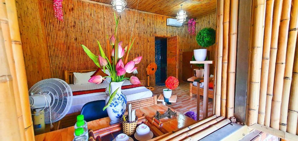 Quoc Khanh Bamboo Homestay