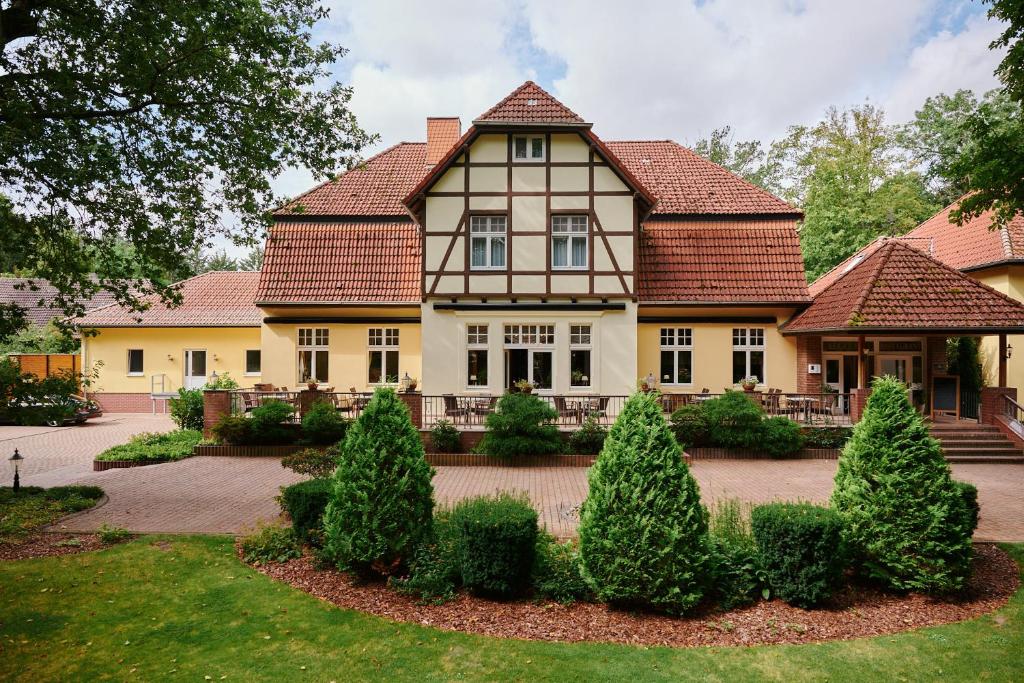 Waldhotel Forsthaus Hainholz - Tap to explore photos