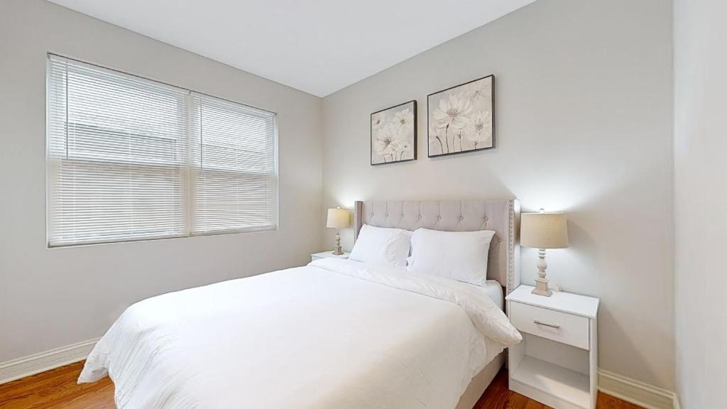 Modern Elegance: 4BR Duplex w/ Free Garage Parking photo 2