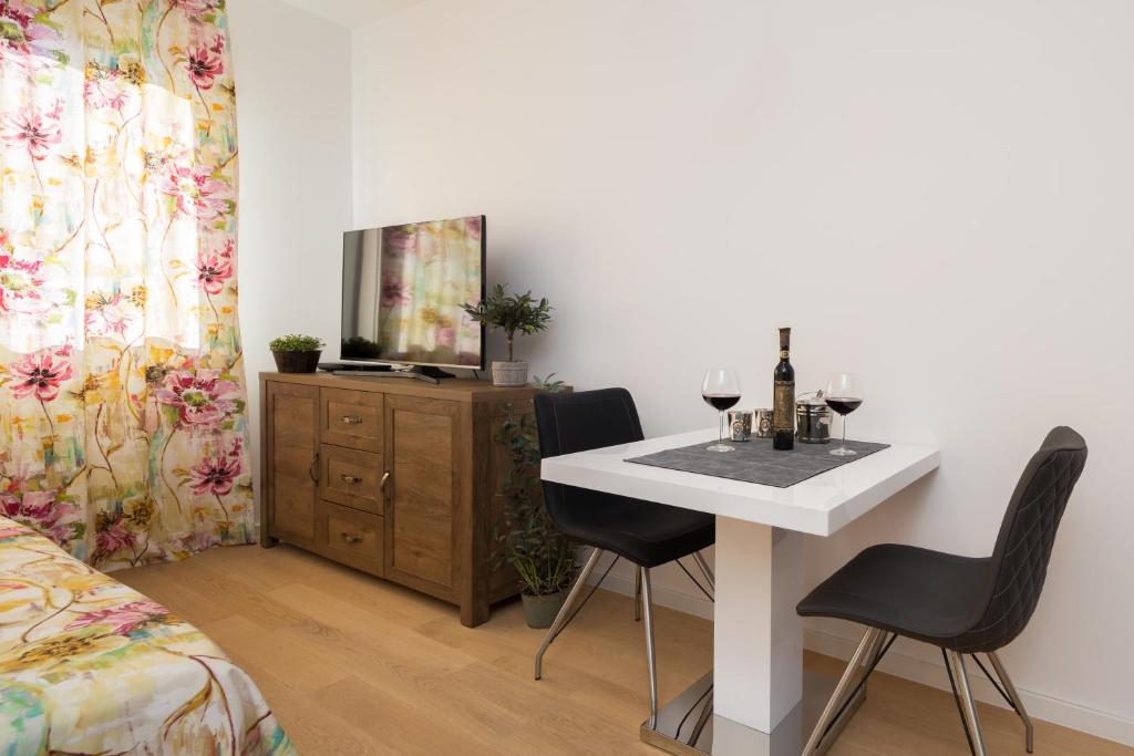 Bepo Studio Apartment - FREE PARKING - Tap to explore photos