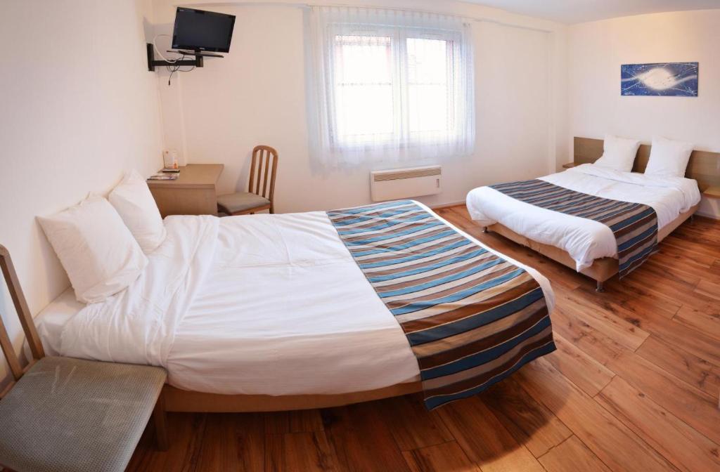 Contact Hotel Du Ladhof Room Type - Quadruple Room