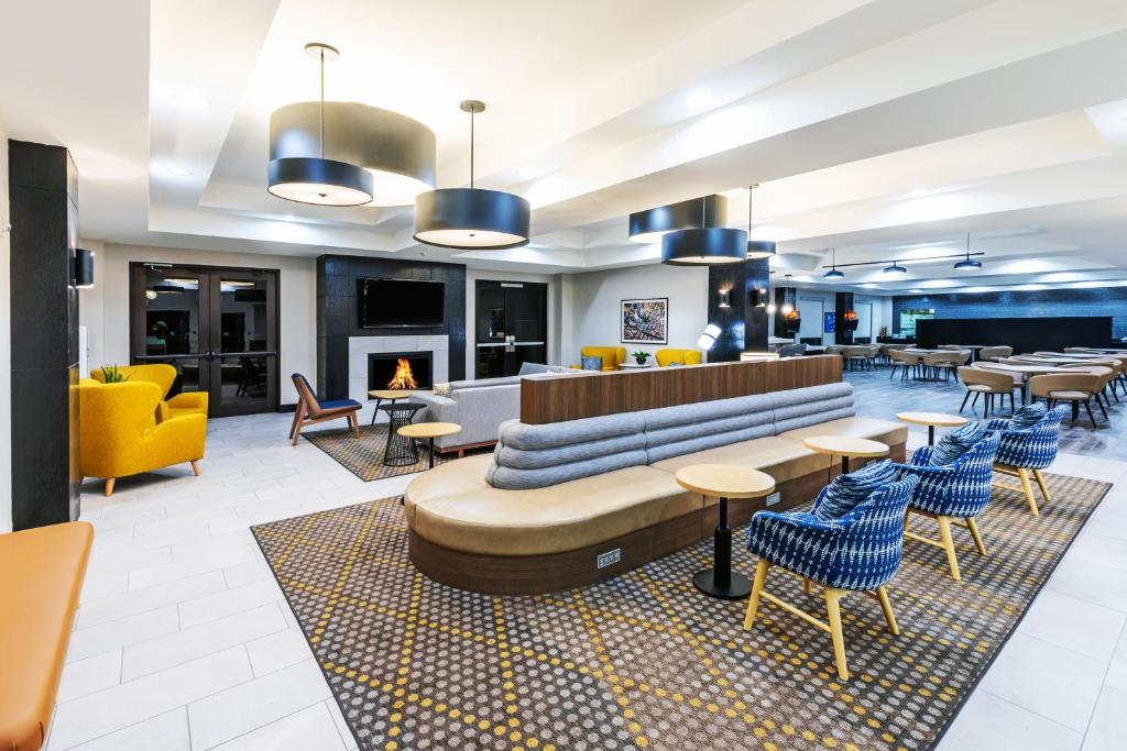 Holiday Inn Hotel & Suites Tulsa South, an IHG Hotel photo 4