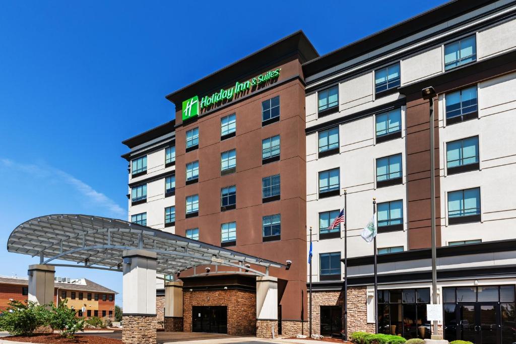 Holiday Inn Hotel & Suites Tulsa South, an IHG Hotel photo 2